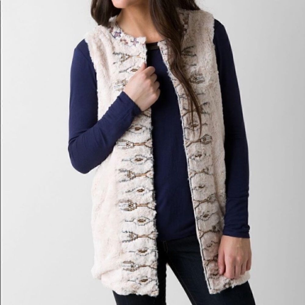 ‎Flying Tomato Faux Fur Aztec Vest Size S